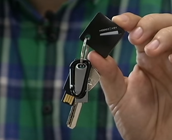 Киевлянин создал уникальный брелок, который запоминает все пароли